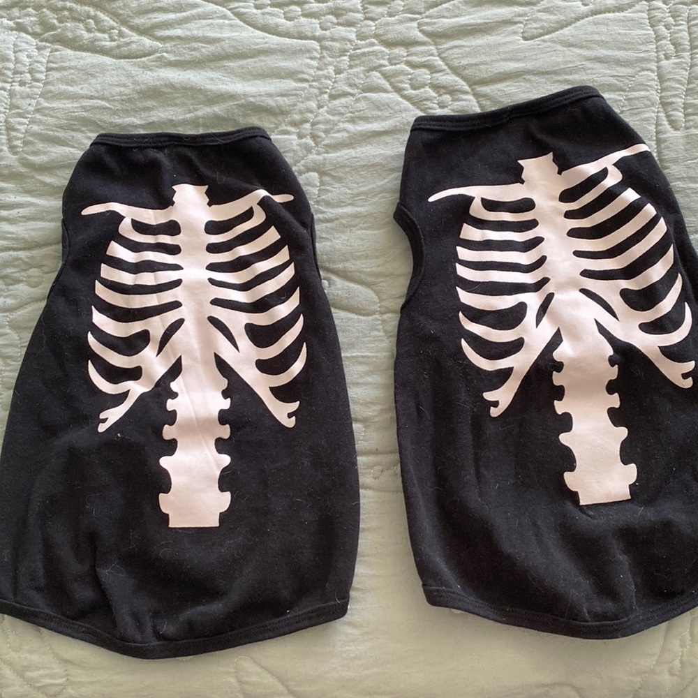 Skull Dog Tee’s. Halloween costumes. Size M